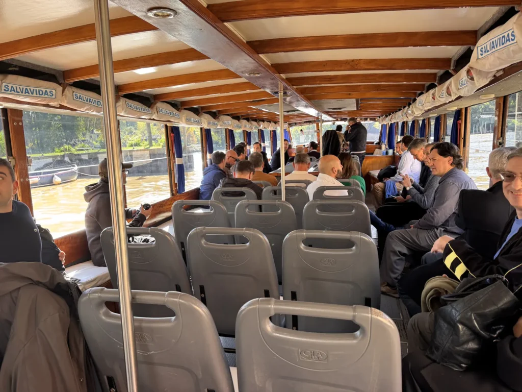 Paseo en lancha por el Delta de Tigre durante IA First, evento de HPE y Procom IT Solutions